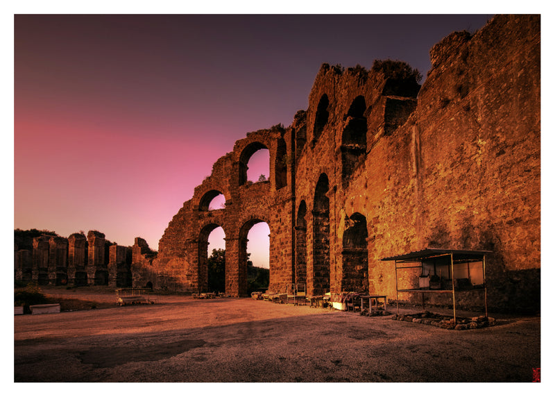 Fine Art Fotografie: Antike Äduer-Ruinen im Morgenlicht (Aspendos / Antike Architektur)