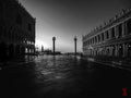 Früher Morgen auf dem Markusplatz in Venedig.